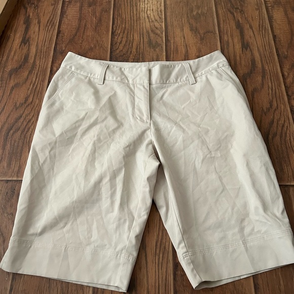 Adidas Women's Golf Shorts - Size 8 - Beige ⛳️👖 - Picture 1 of 7